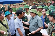 PM visits flood-ravaged Dien Bien province, urges swift relief efforts